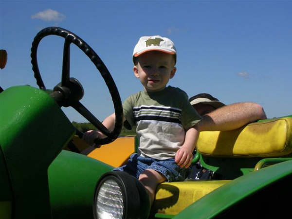 Orin om the John Deere A